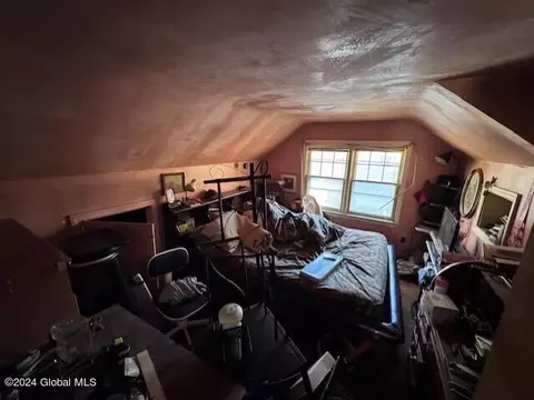 Bedroom - 33 Pine St, Schenectady, NY 12302 photo 1 of 1
