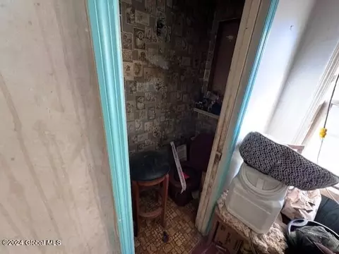 Bath - 33 Pine St, Schenectady, NY 12302 photo 3 of 3