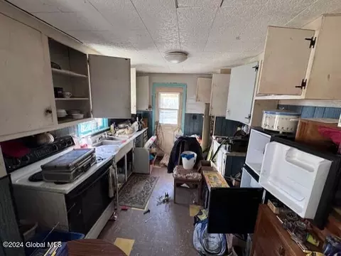 Kitchen - 33 Pine St, Schenectady, NY 12302 photo 2 of 2