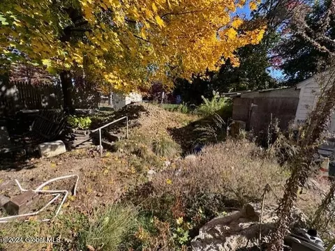 Exterior - 33 Pine St, Schenectady, NY 12302 photo 1 of 3