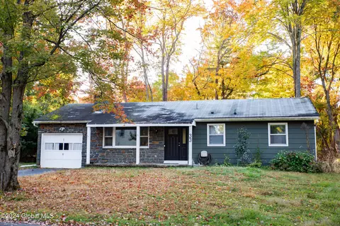 33 Bloomingdale Ave, East Greenbush, NY 12061