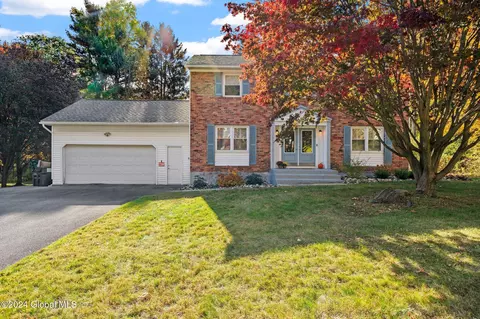 2280 Pine Haven Dr, Niskayuna, NY 12309
