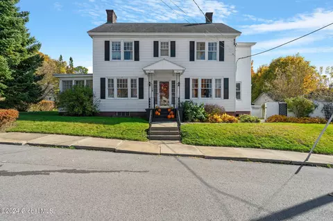 305 Caroline St, Amsterdam, NY 12010
