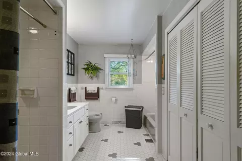 Bath - 34 Tieman Rd, Glenville, NY 12302 photo 2 of 5