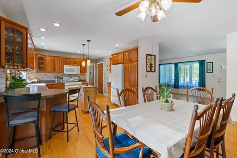 Dining - 34 Tieman Rd, Glenville, NY 12302 photo 1 of 3