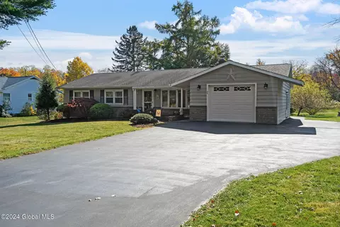 34 Tieman Rd, Glenville, NY 12302