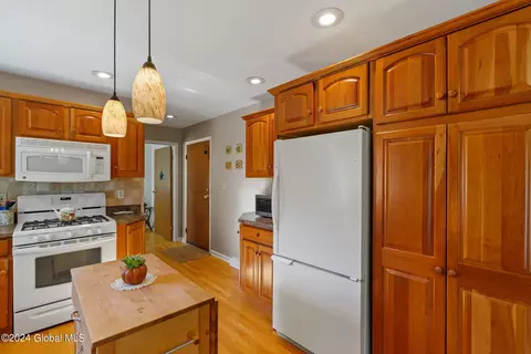 Kitchen - 34 Tieman Rd, Glenville, NY 12302 photo 3 of 6