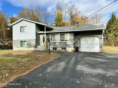 23 Stewart Dr, Lake Luzerne, NY 12846