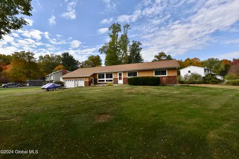 8 Locust Ln, Clifton Park, NY 12065