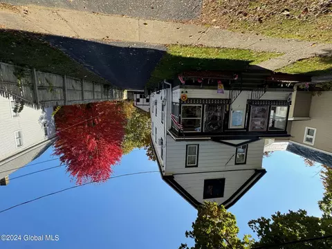 21 Staple St, Glens Falls, NY 12801