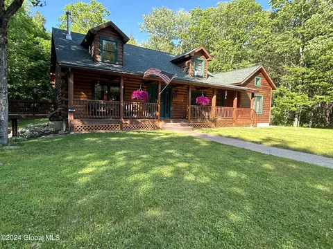 5982 Greens Corner Rd, Galway, NY 12074
