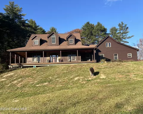 20 Stanton Rd, Coeymans Hollow, NY 12046