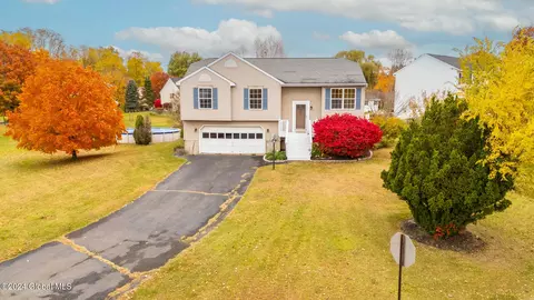 865 Dutch Dr, Castleton On Hudson, NY 12033