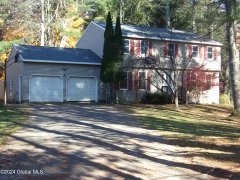 139 James Dr, Broadalbin, NY 12025