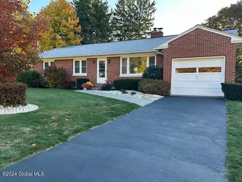 48 Fane Ct, Troy, NY 12182