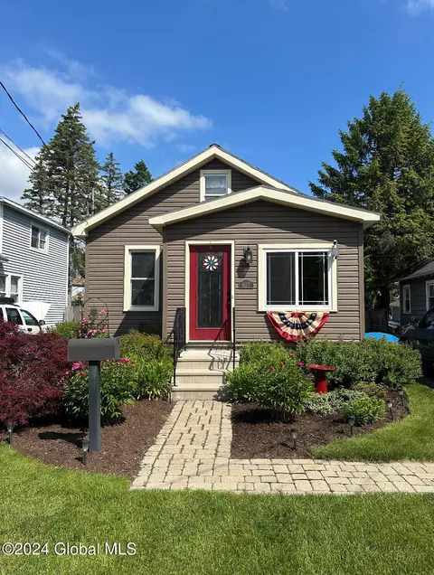 627 Poutre Ave, Schenectady, NY 12306