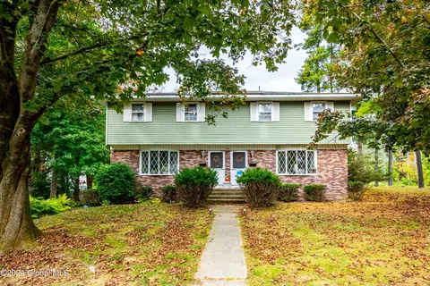 3 Woodbine Rd, Delmar, NY 12054