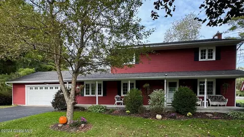 7 Martin Ct, Clifton Park, NY 12065
