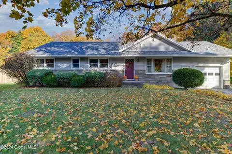 3 Jacob St, Ballston Lake, NY 12019