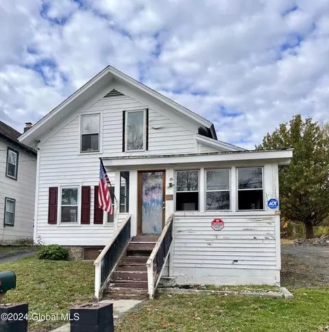 13 Lafayette St, Whitehall, NY 12887