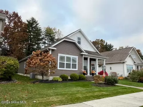 19 Vettura Ct, Malta, NY 12020