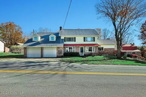 6300 Jockey St, Middle Grove, NY 12850