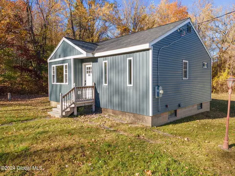 388 Gordon Rd, Schenectady, NY 12306