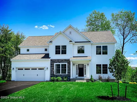 24 Farmington Ct, Glenmont, NY 12077