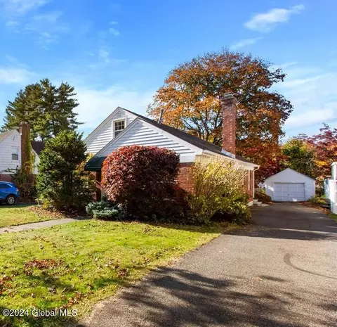 55 Pointview Dr, Troy, NY 12180