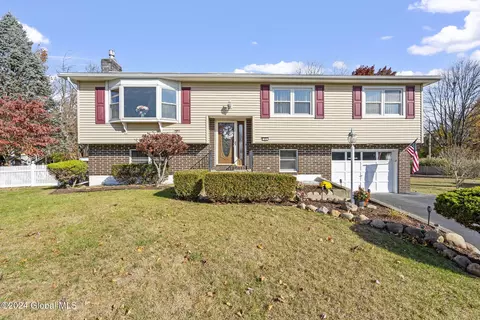25 Criswood Dr, Albany, NY 12205