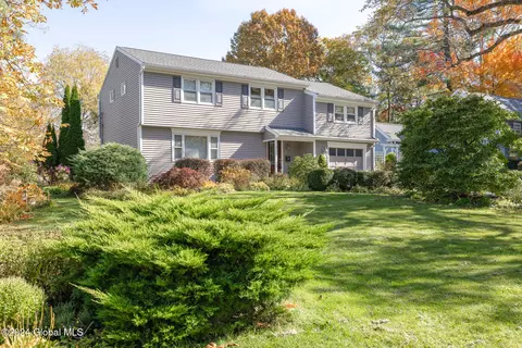16 Woodridge Rd, Delmar, NY 12054