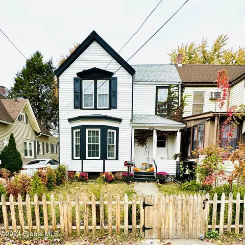 1561 5th St, Rensselaer, NY 12144