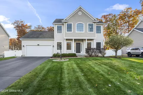 26 Laura Ln, Schenectady, NY 12304