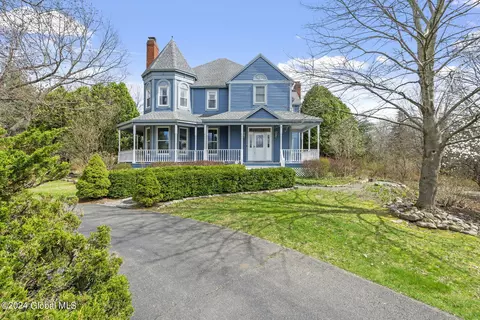 2230 Hunt Club Dr, Castleton On Hudson, NY 12033