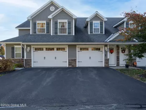 402 Brunswick Meadows Way, Troy, NY 12182