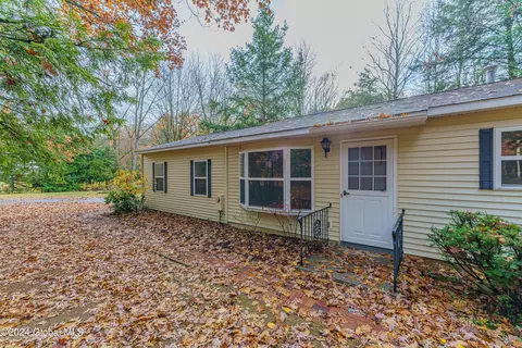 15 Robins Run, Gansevoort, NY 12831