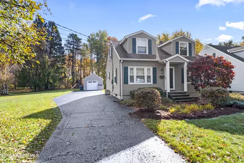 88 Broderick St, Colonie, NY 12205