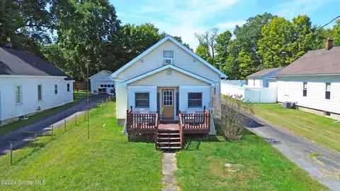 12 Church St, Niverville, NY 12130