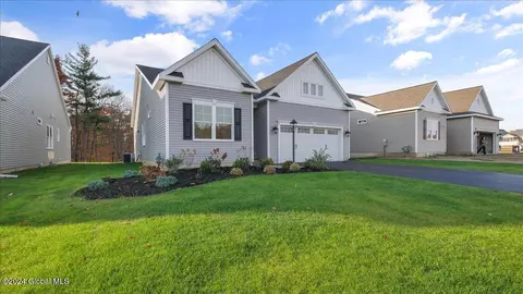 5 Blue Ridge Dr, Halfmoon, NY 12065