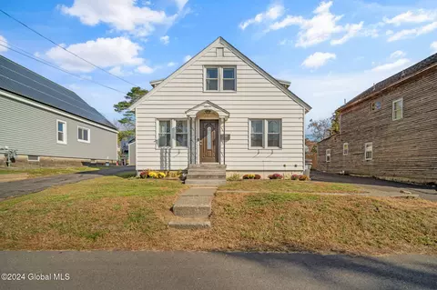 11 Lawrence St, Waterford, NY 12188