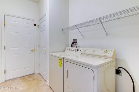 17 Hampton Cir, Mechanicville, NY 12118 photo 32