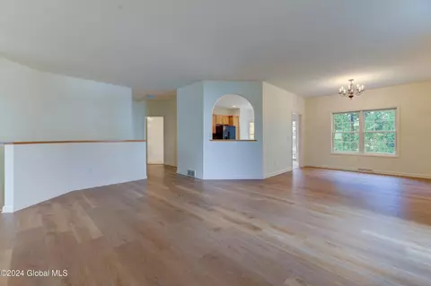 17 Hampton Cir, Mechanicville, NY 12118 photo 31