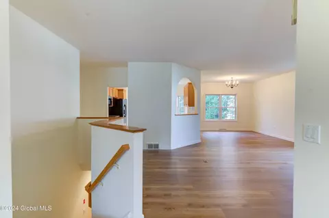 17 Hampton Cir, Mechanicville, NY 12118 photo 30