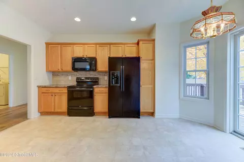 17 Hampton Cir, Mechanicville, NY 12118 photo 14