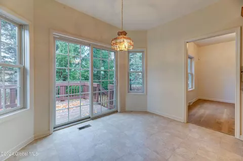 17 Hampton Cir, Mechanicville, NY 12118 photo 22