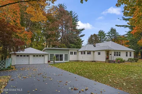 107 Green Ave, Castleton On Hudson, NY 12033