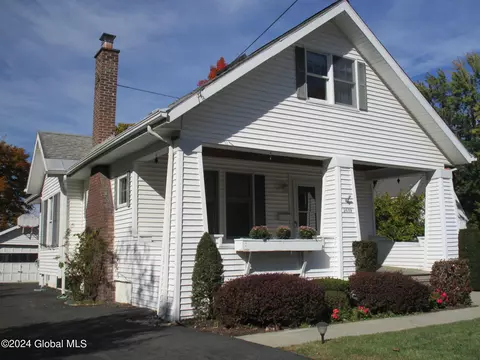 2619 Lavin Ct, Troy, NY 12180