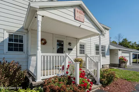3 Swan St, Hudson Falls, NY 12839