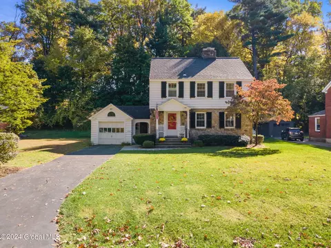 1532 Lexington Pkwy, Niskayuna, NY 12309