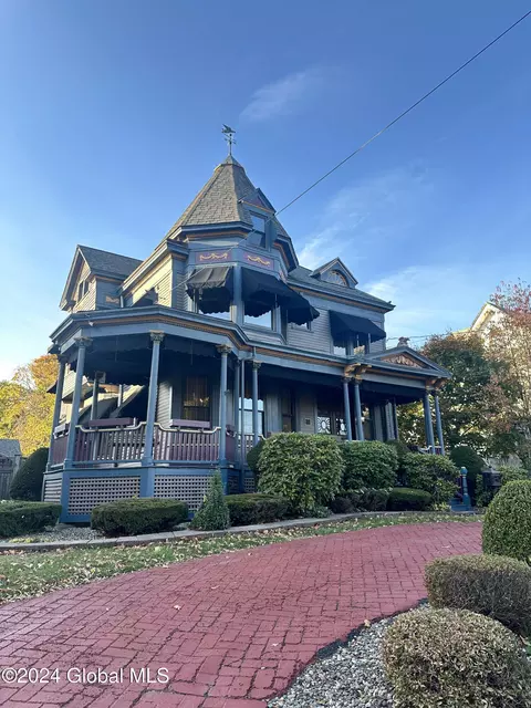 140 Oakwood Ave, Troy, NY 12180